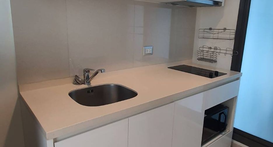 Condo en alquiler de 2 habitaciones en Khlong Toei, Bangkok