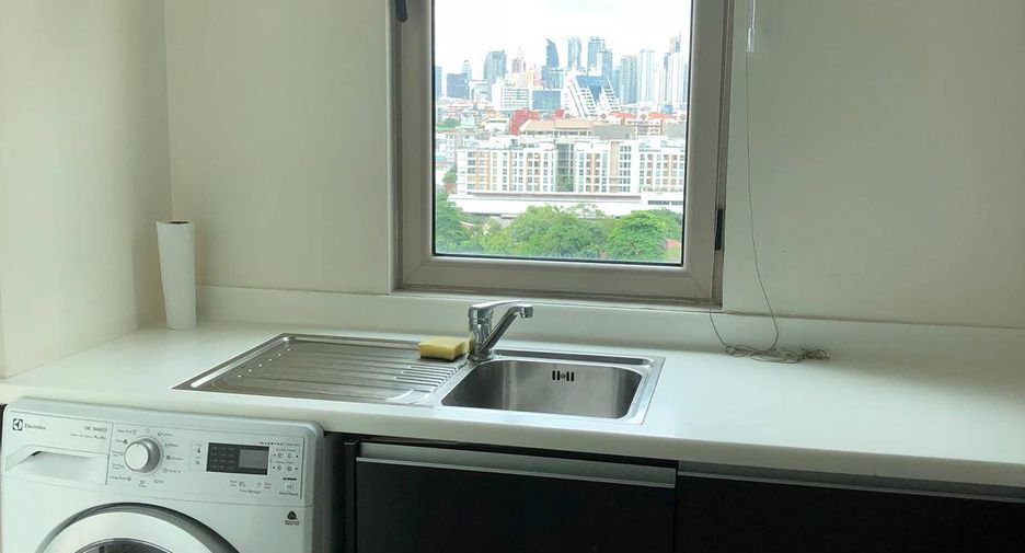For rent 2 bedrooms condo in Yan Nawa, Bangkok