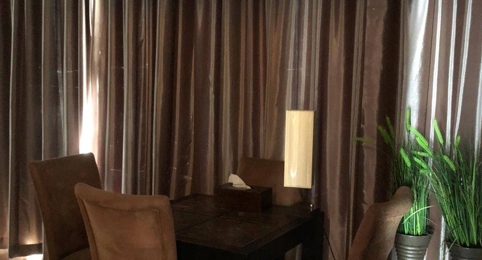 For rent 2 bedrooms condo in Yan Nawa, Bangkok