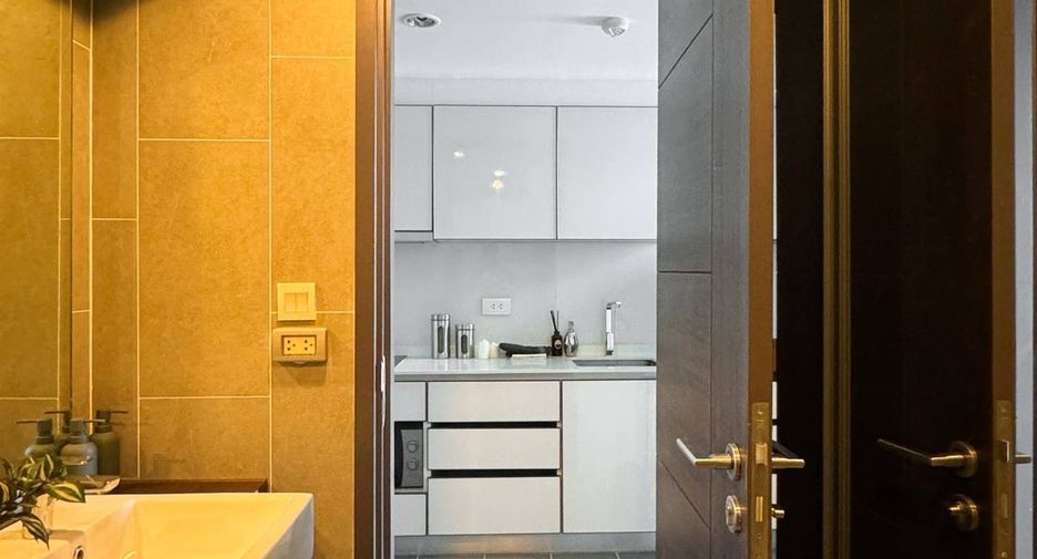 For rent 1 bed condo in Watthana, Bangkok
