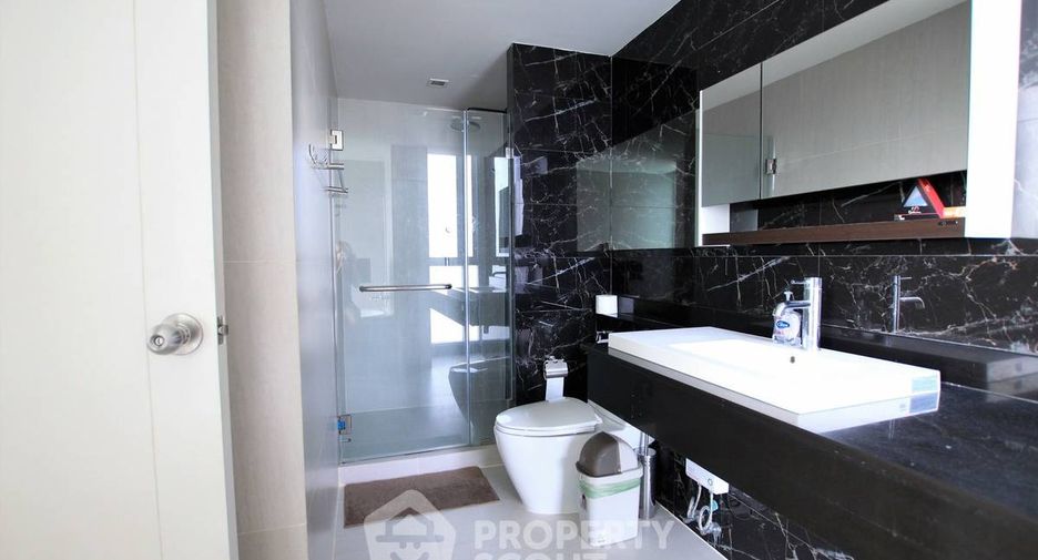 For rent 2 bedrooms condo in Khlong Toei, Bangkok
