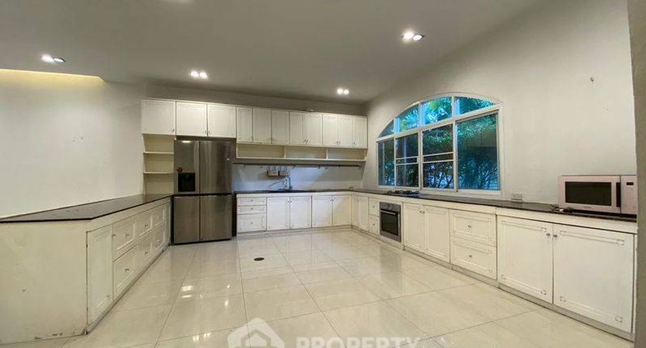 For rent 3 bedrooms condo in Watthana, Bangkok