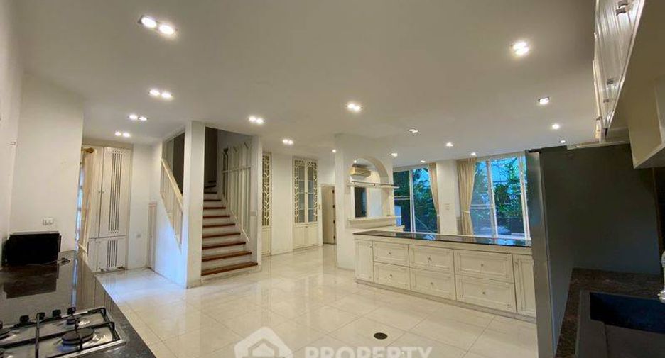 For rent 3 bedrooms condo in Watthana, Bangkok