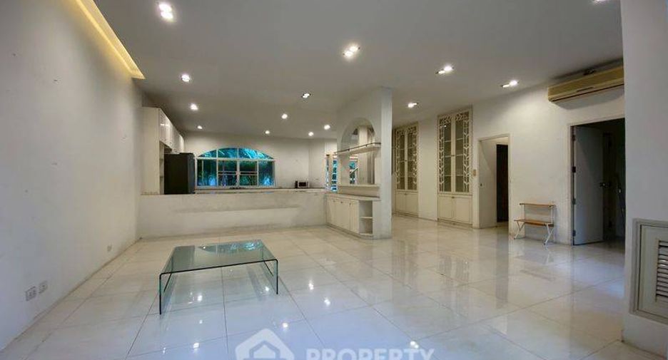 For rent 3 bedrooms condo in Watthana, Bangkok