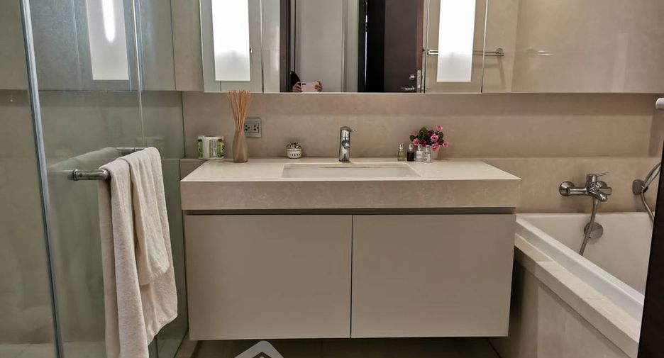 For rent 2 bedrooms condo in Watthana, Bangkok