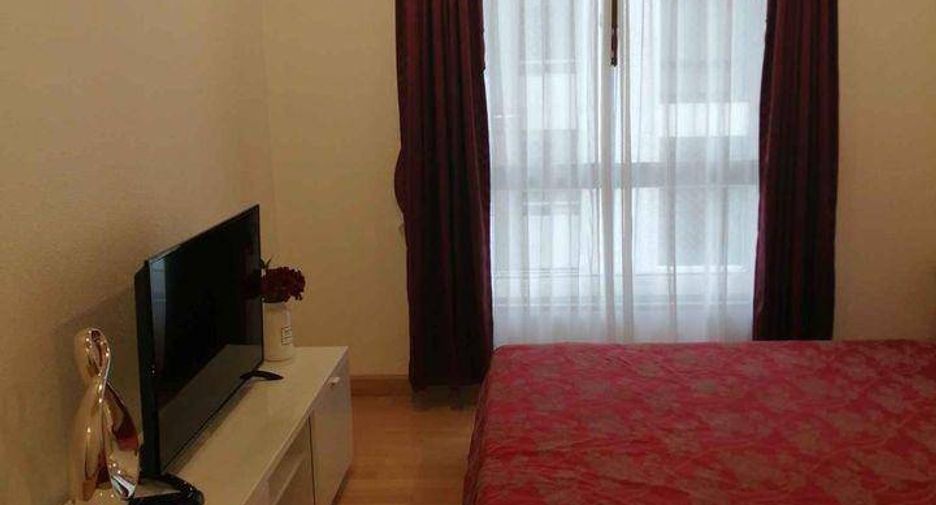 For rent 2 bedrooms condo in Yan Nawa, Bangkok
