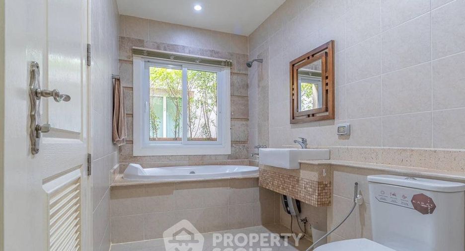 For rent 3 bedrooms villa in Bang Lamung, Chonburi