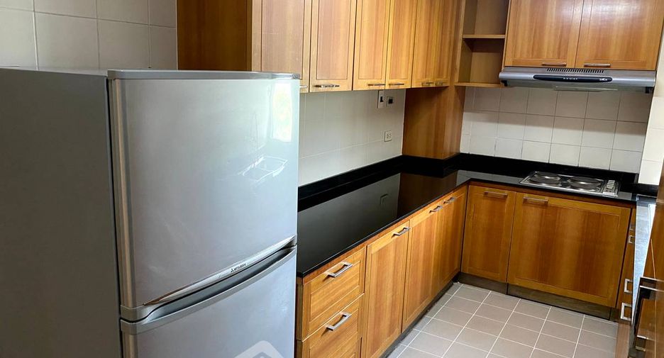 For rent 2 bedrooms condo in Yan Nawa, Bangkok