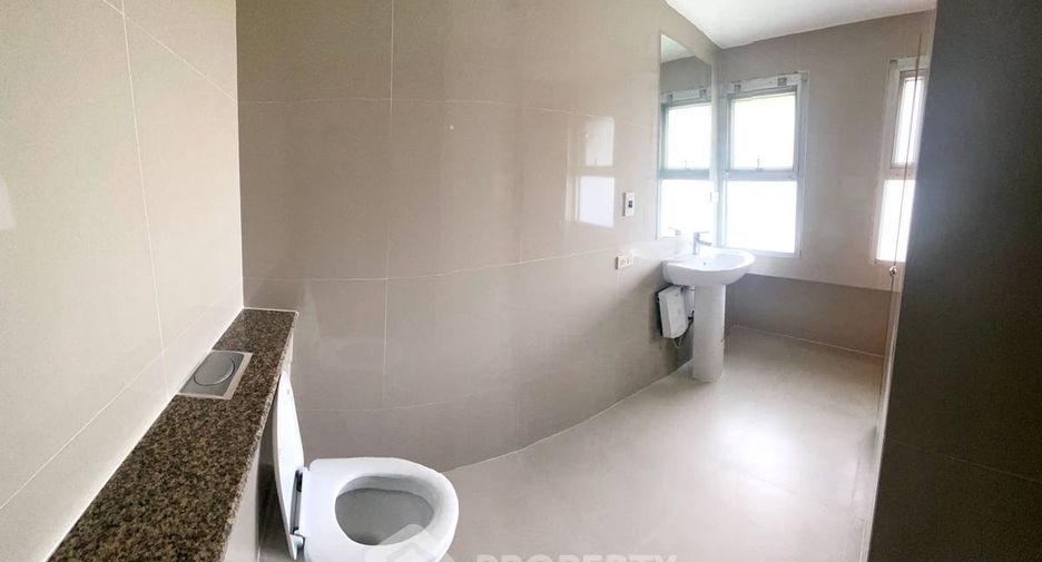 For rent 2 bedrooms condo in Yan Nawa, Bangkok