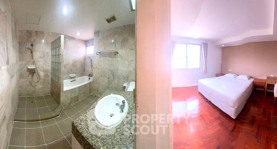 For rent 2 bedrooms condo in Yan Nawa, Bangkok