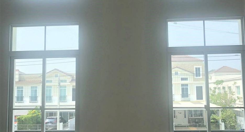 For rent 3 bedrooms townhouse in Prawet, Bangkok