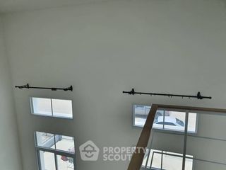 Casa adosada en alquiler de 3 habitaciones en Prawet, Bangkok