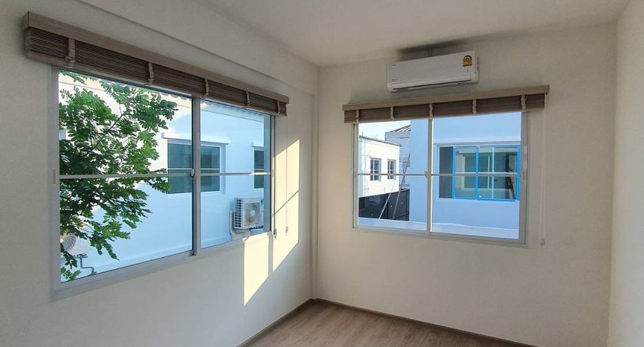 For rent 3 bedrooms townhouse in Prawet, Bangkok
