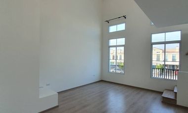 For rent 3 bedrooms townhouse in Prawet, Bangkok