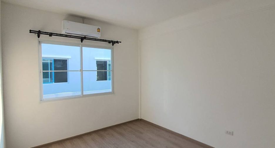 For rent 3 bedrooms townhouse in Prawet, Bangkok