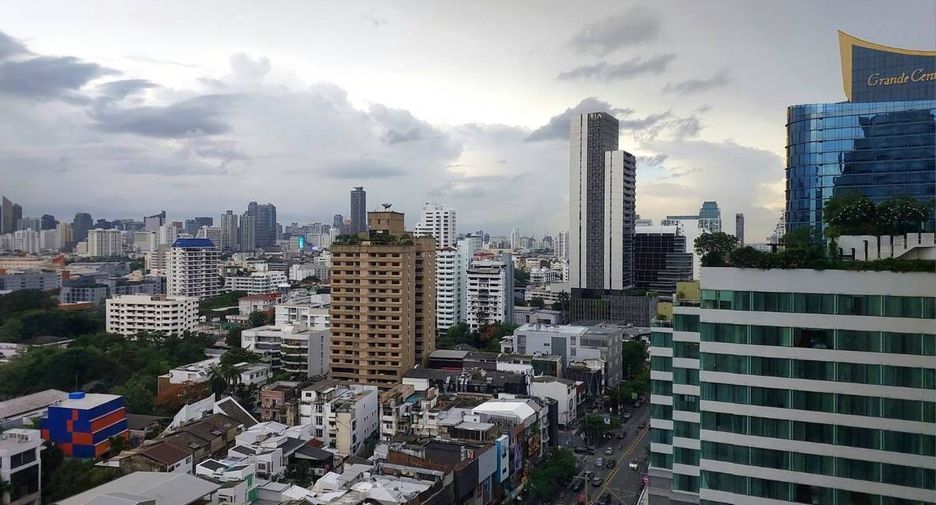 For rent 2 bedrooms condo in Watthana, Bangkok