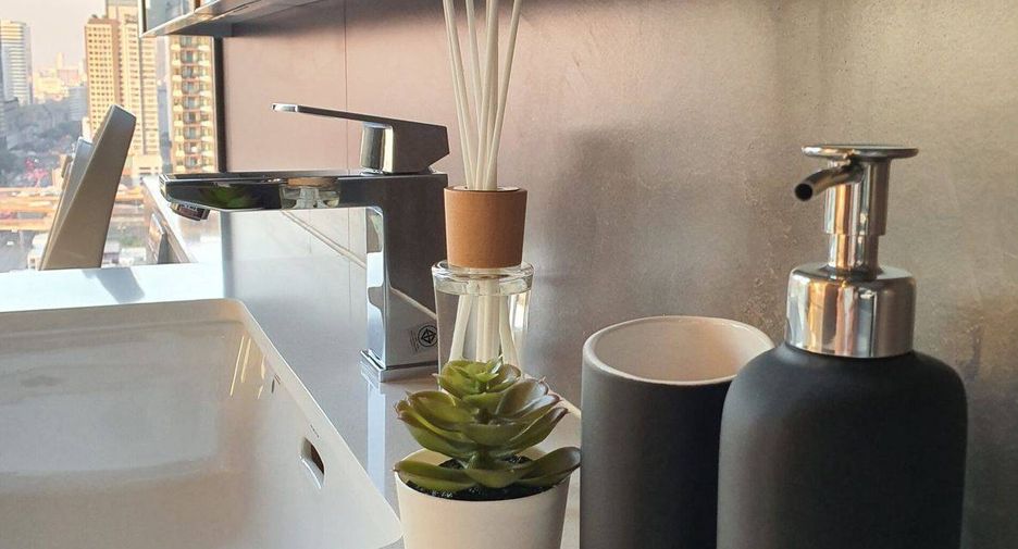 For rent 2 bedrooms condo in Watthana, Bangkok