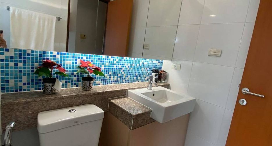Wohnung zur Miete mit 2 Zimmer in Phra Khanong, Bangkok