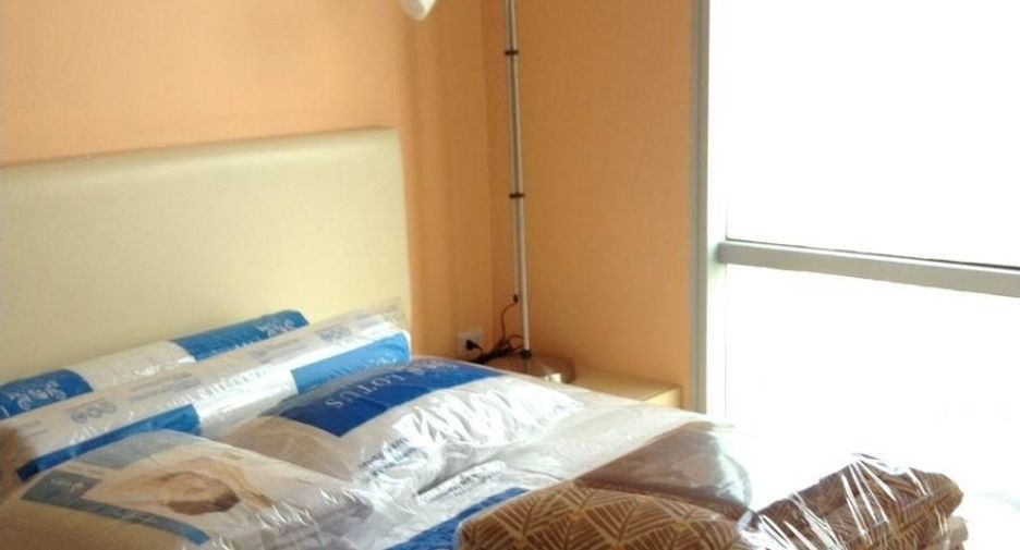 For rent 2 bedrooms condo in Sathon, Bangkok