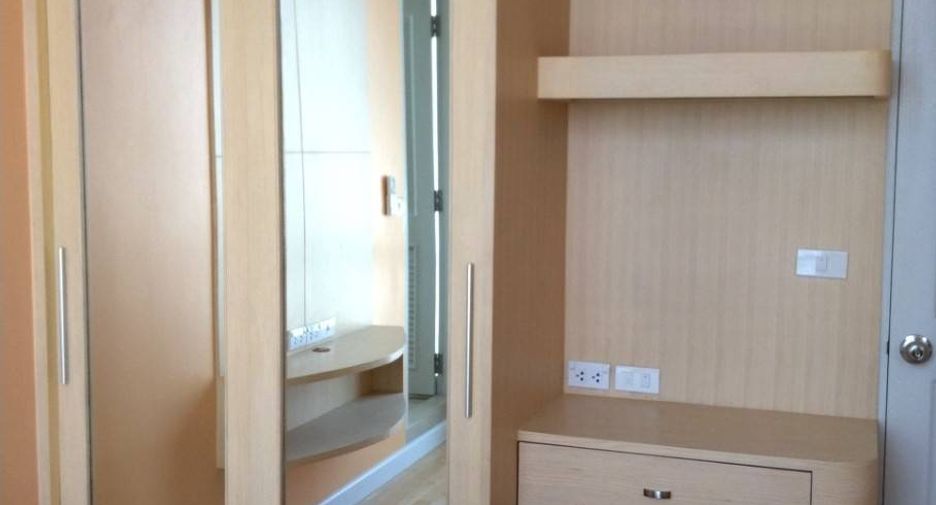 For rent 2 bedrooms condo in Sathon, Bangkok
