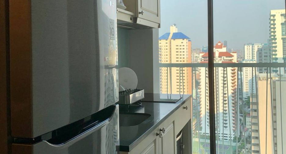 For rent 2 bedrooms condo in Watthana, Bangkok