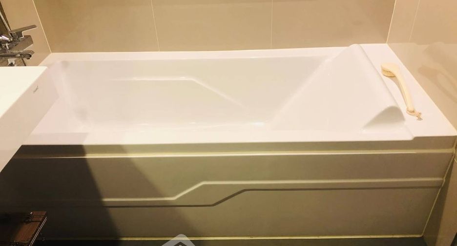 For rent 2 bedrooms condo in Phra Khanong, Bangkok