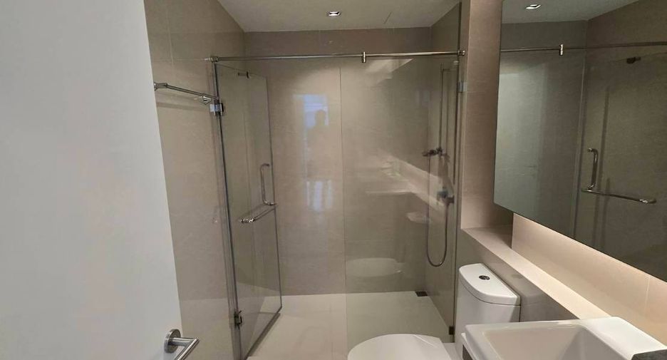 For rent 2 bedrooms condo in Khlong Toei, Bangkok
