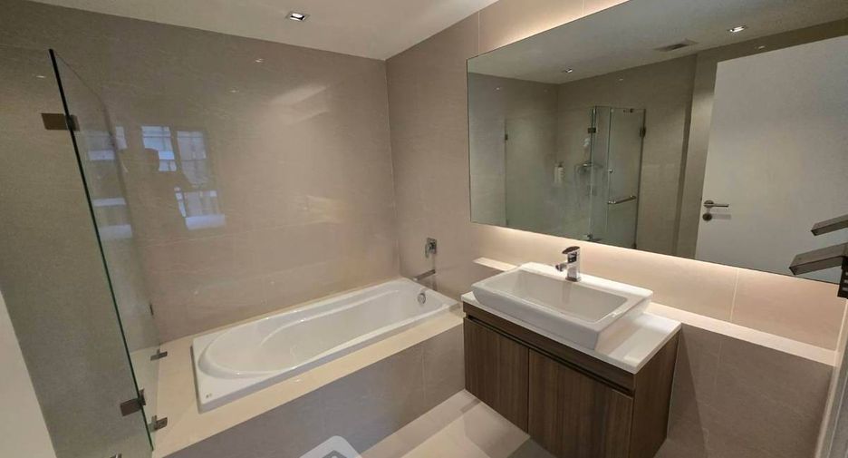For rent 2 bedrooms condo in Khlong Toei, Bangkok