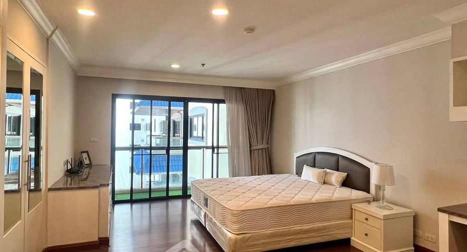 For rent 3 bedrooms apartment in Watthana, Bangkok