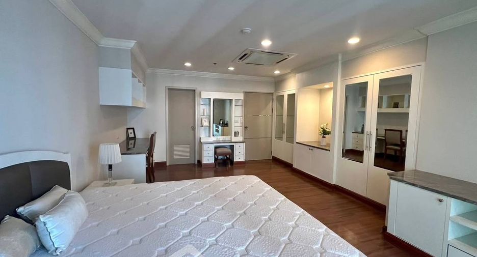 For rent 3 bedrooms apartment in Watthana, Bangkok