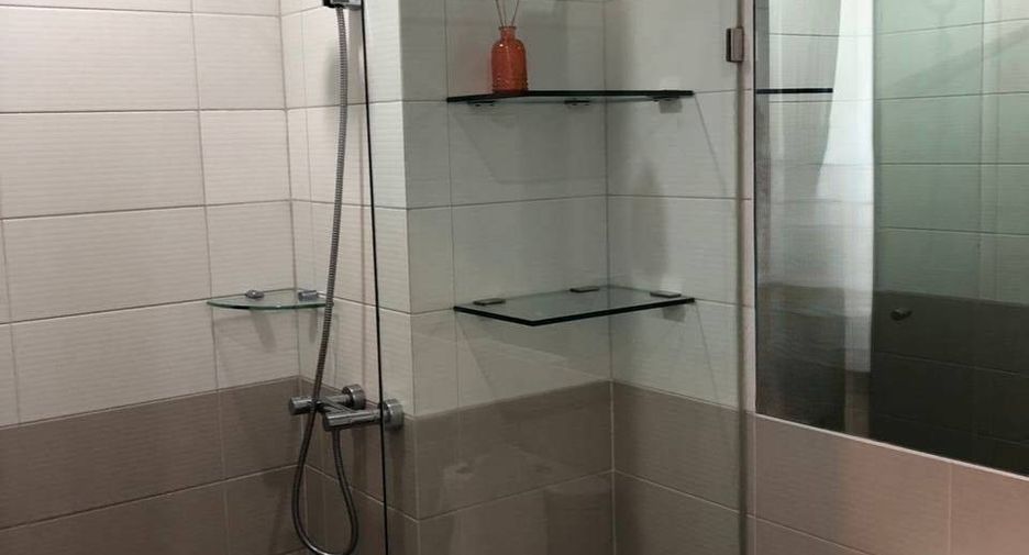 Condo en alquiler de 1 habitaciones en Bang Rak, Bangkok