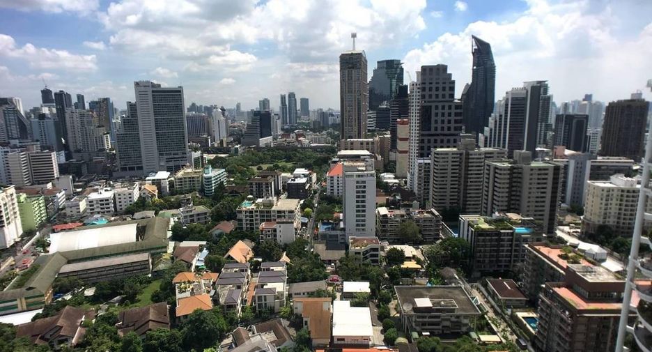 For rent 2 bedrooms condo in Khlong Toei, Bangkok