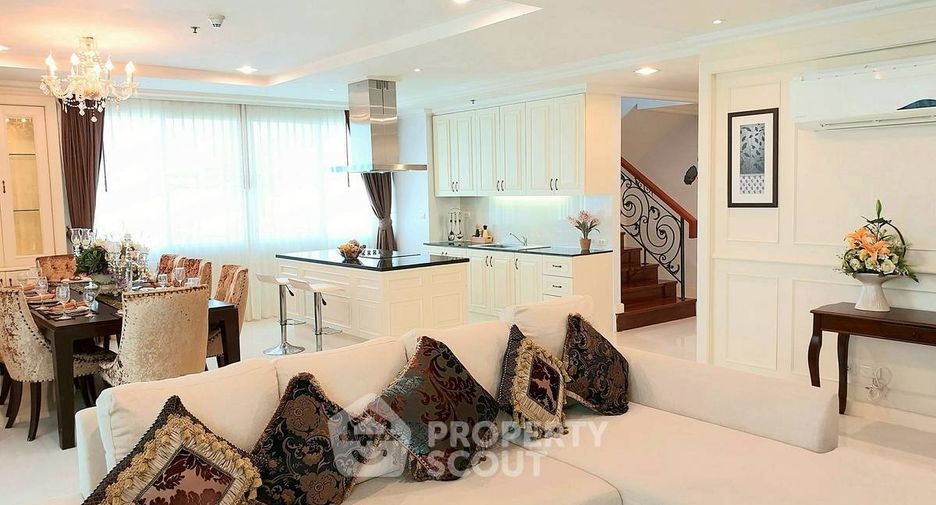For rent 4 bedrooms apartment in Watthana, Bangkok