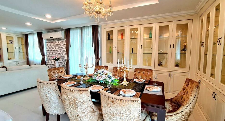 For rent 4 bedrooms apartment in Watthana, Bangkok