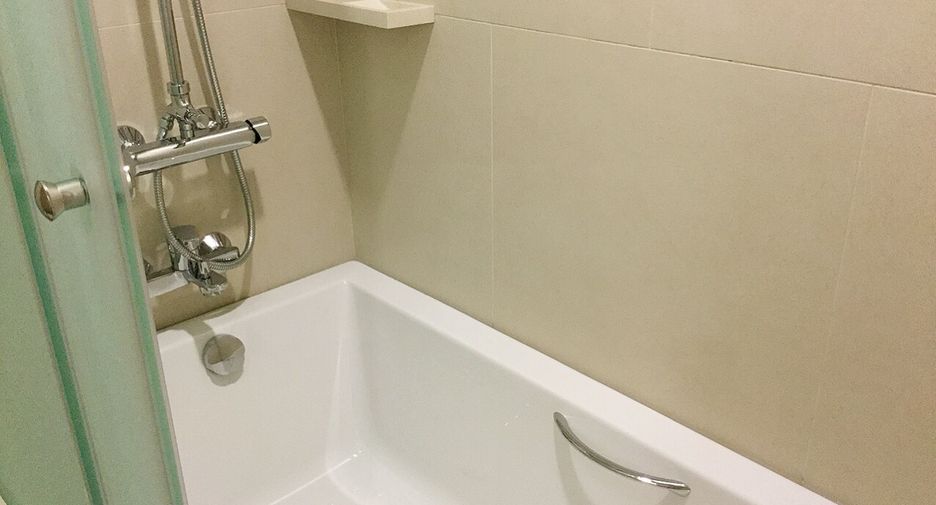 Condo en alquiler de 2 habitaciones en Khlong Toei, Bangkok