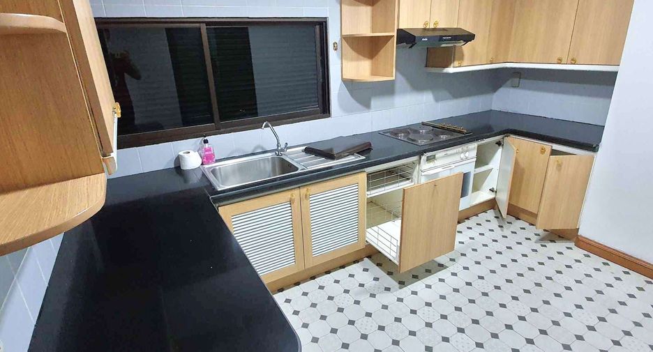 Wohnung zur Miete mit 3 Zimmer in Khlong Toei, Bangkok
