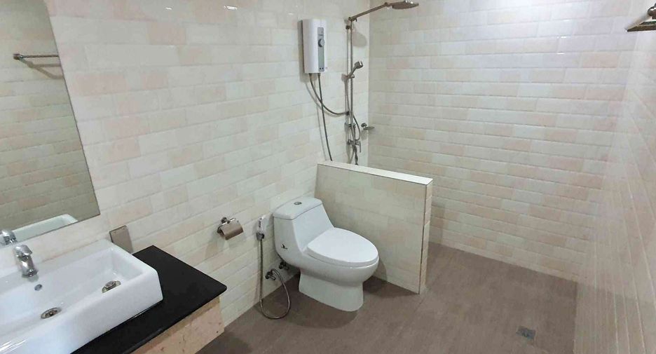 Wohnung zur Miete mit 3 Zimmer in Khlong Toei, Bangkok