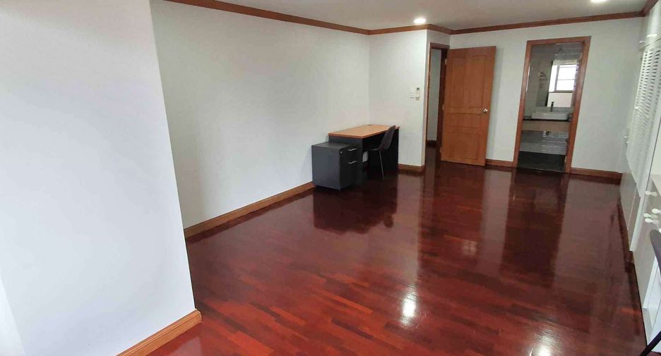 Wohnung zur Miete mit 3 Zimmer in Khlong Toei, Bangkok