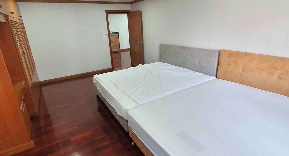 Wohnung zur Miete mit 3 Zimmer in Khlong Toei, Bangkok