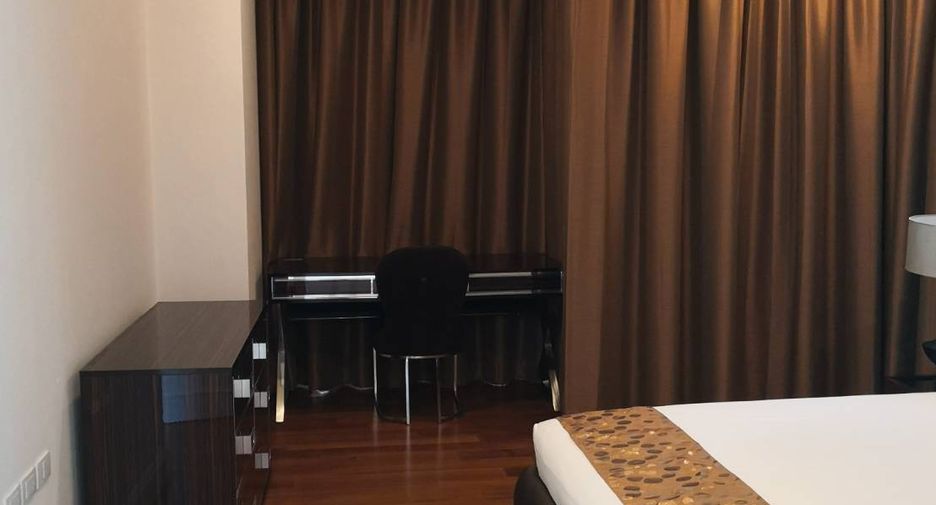 For rent 2 bedrooms condo in Pathum Wan, Bangkok