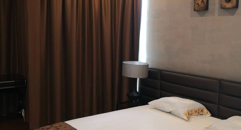 For rent 2 bedrooms condo in Pathum Wan, Bangkok