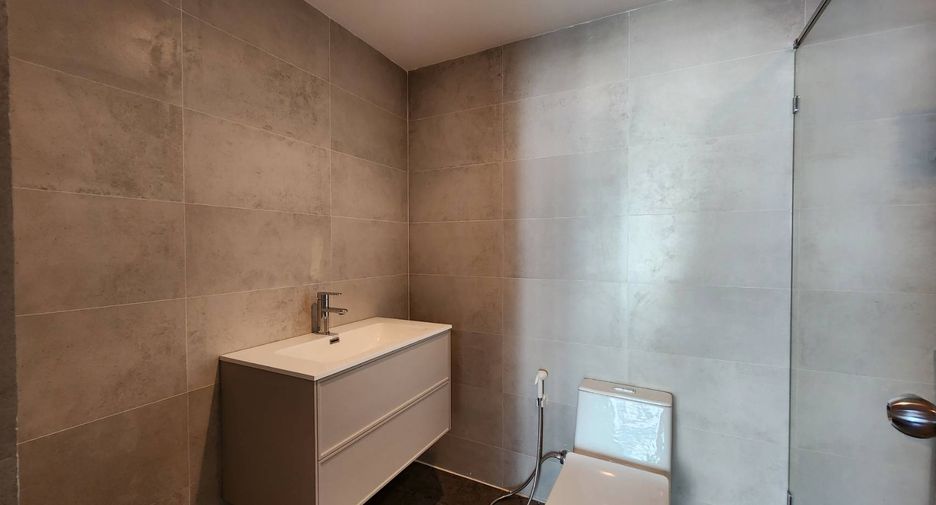 For rent and for sale 2 bedrooms condo in Watthana, Bangkok