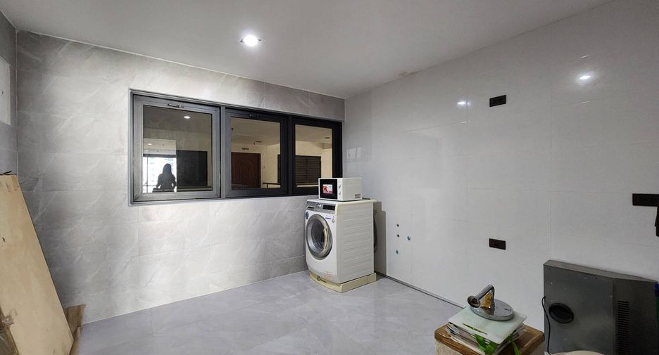 For rent and for sale 2 bedrooms condo in Watthana, Bangkok