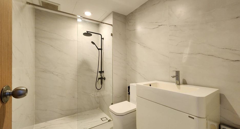 For rent and for sale 2 bedrooms condo in Watthana, Bangkok