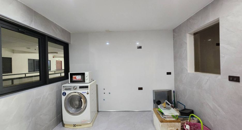 For rent and for sale 2 bedrooms condo in Watthana, Bangkok