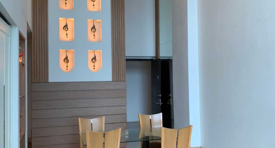 For rent 2 bedrooms condo in Pathum Wan, Bangkok