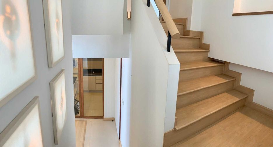 For rent 2 bedrooms condo in Pathum Wan, Bangkok