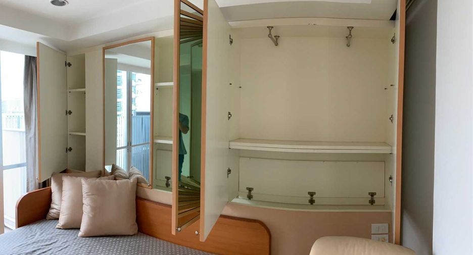 For rent 2 bedrooms condo in Pathum Wan, Bangkok