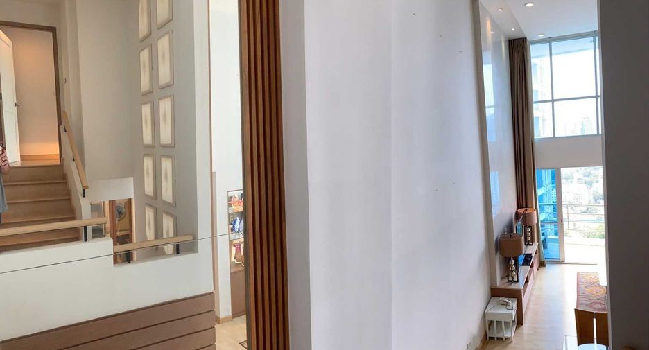 For rent 2 bedrooms condo in Pathum Wan, Bangkok