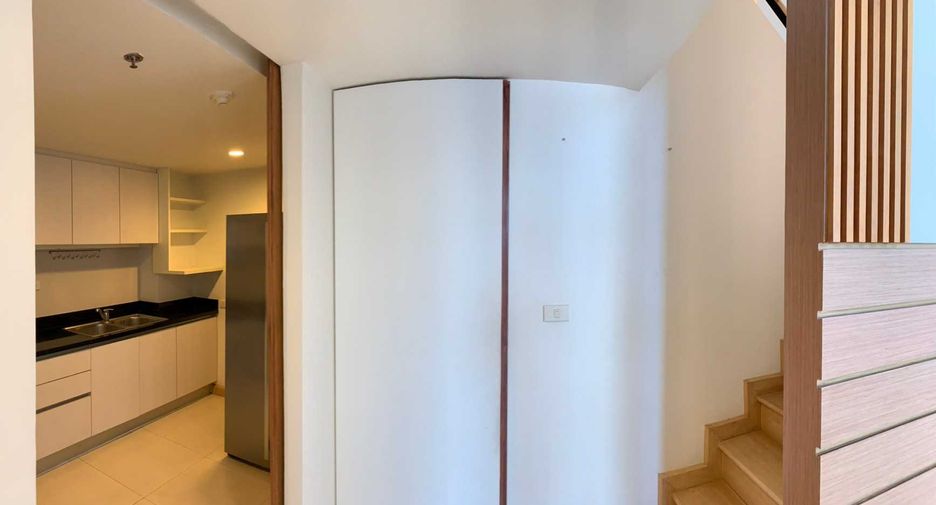 For rent 2 bedrooms condo in Pathum Wan, Bangkok